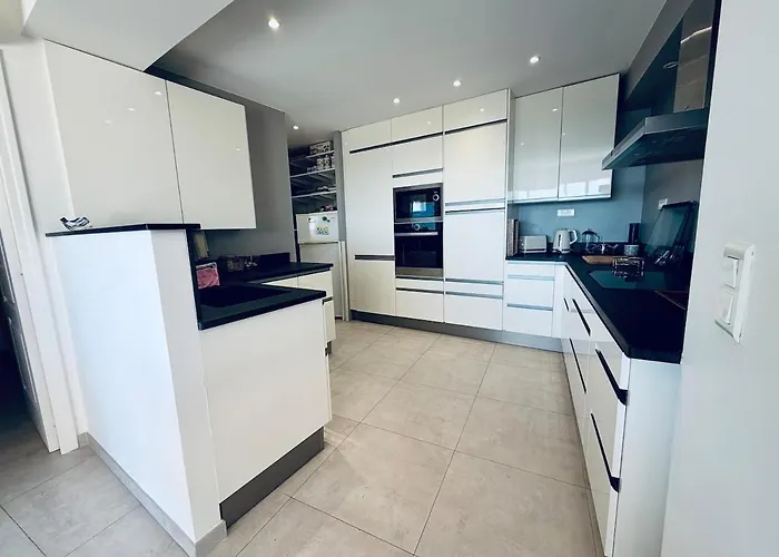 Les Amandines 110 M2 Swimming Pool, Sea View Air Conditioning Villa Mandelieu